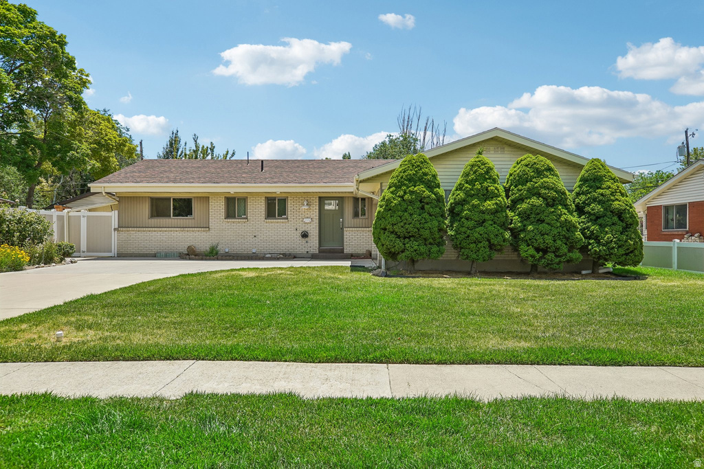 1134 E MANOR CIR photo 3