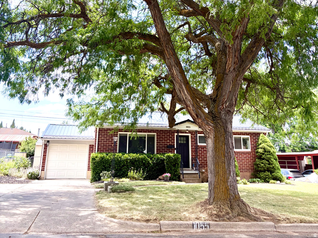 1055 E SHERWOOD DR photo 5