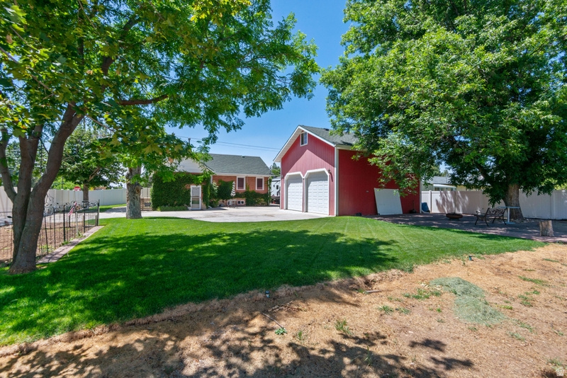1214 N 300 W photo 2
