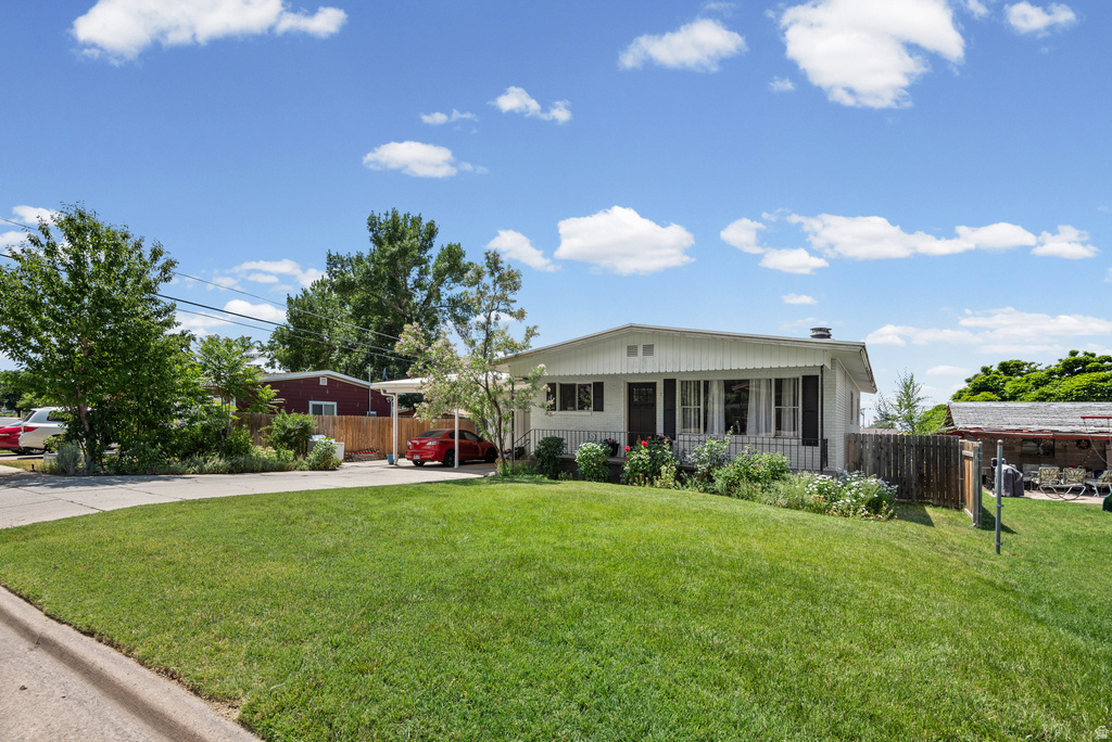 225 TYLER AVE photo 3
