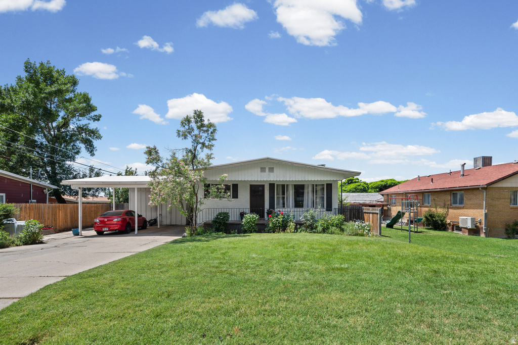 225 TYLER AVE photo 2