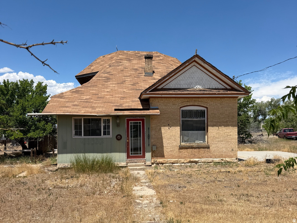 255 E CENTER ST photo 2