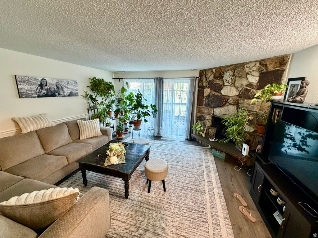200 E MAPLE S ST photo 3
