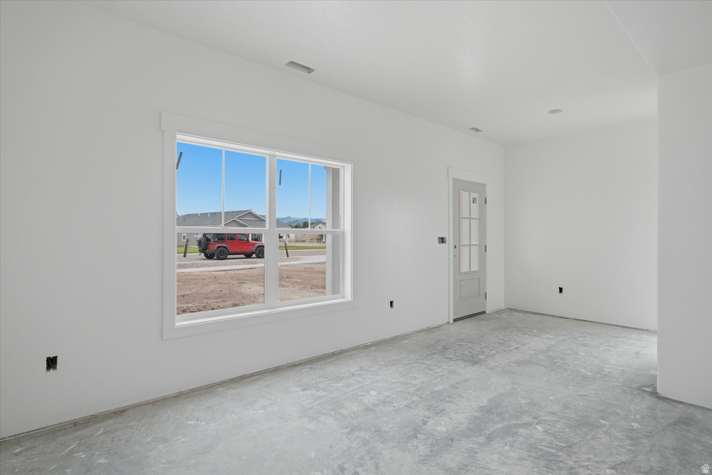 558 EAGLE DR photo 3