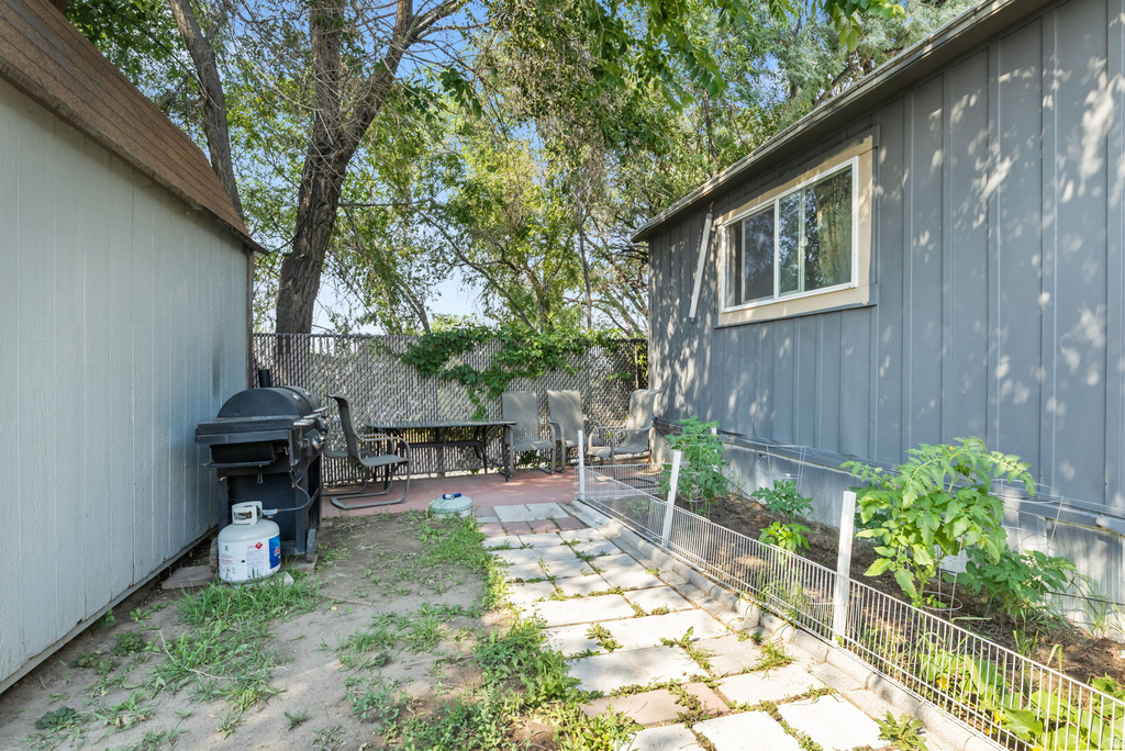 998 W FIREWEED DR photo 4