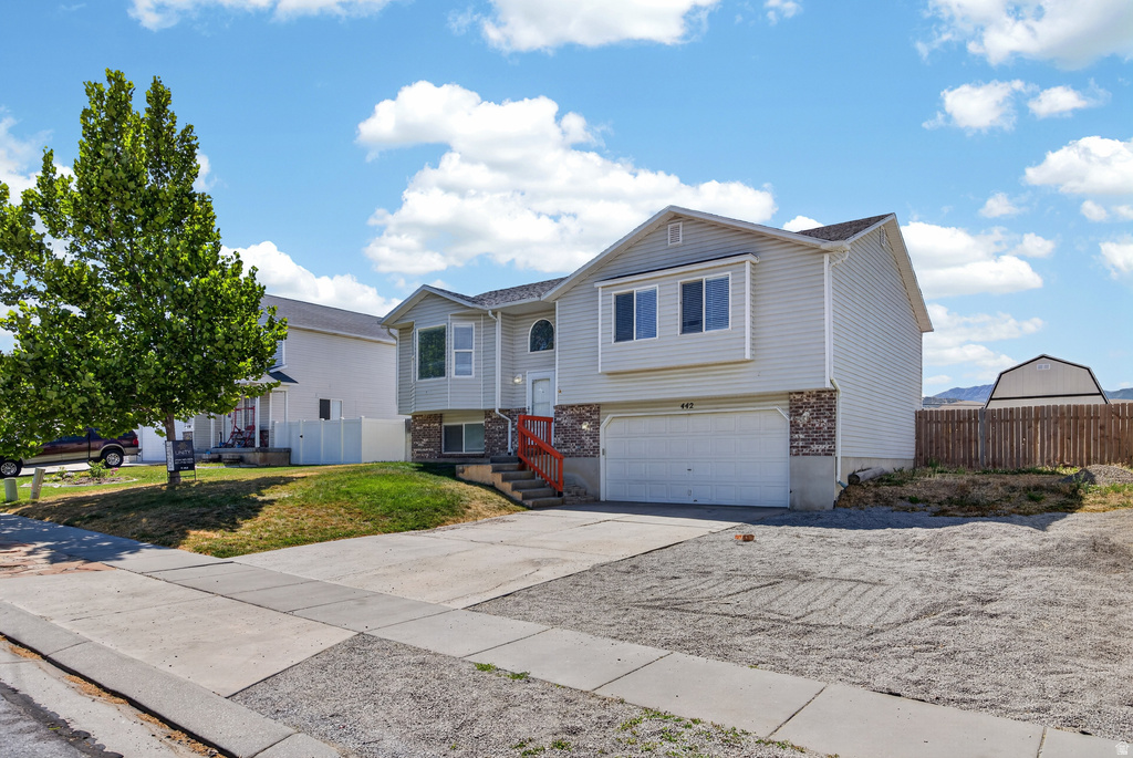 442 E LINDY N photo 3