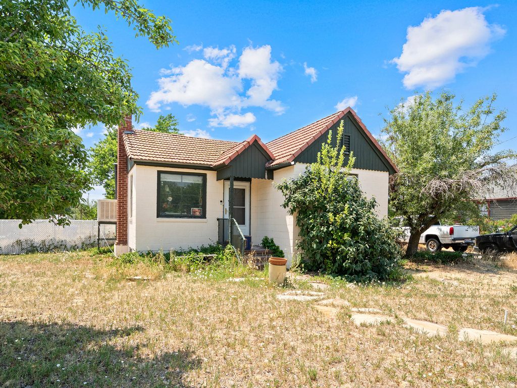 72 E COX LANE photo 2