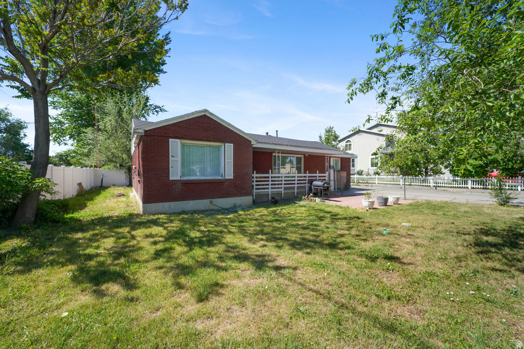 416 E SCOTT AVE photo 3