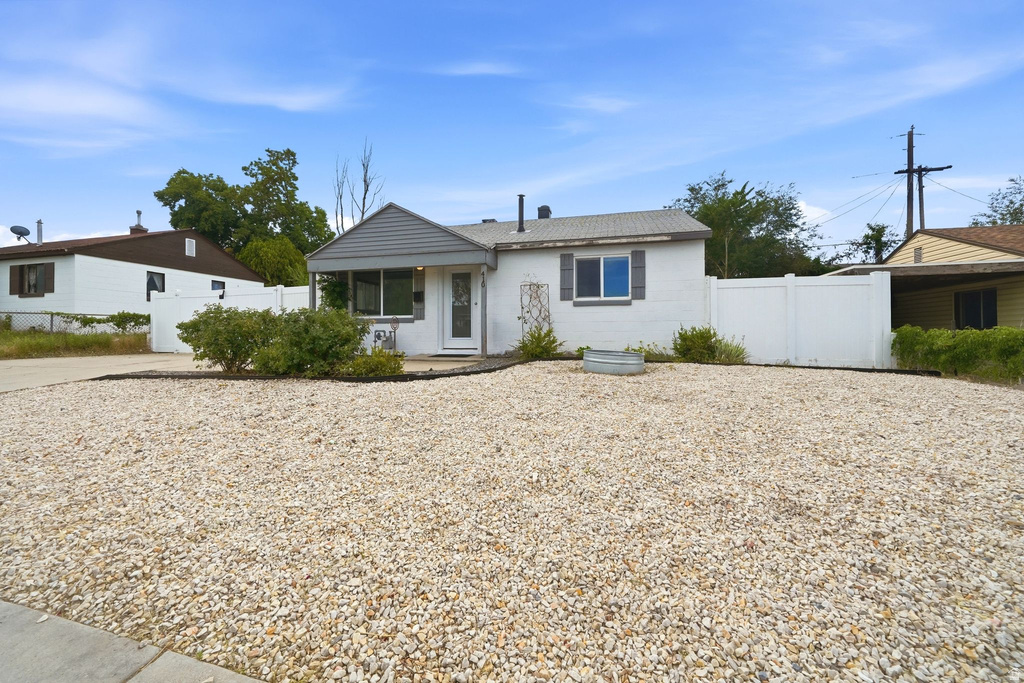 410 E HIGHLAND photo 2