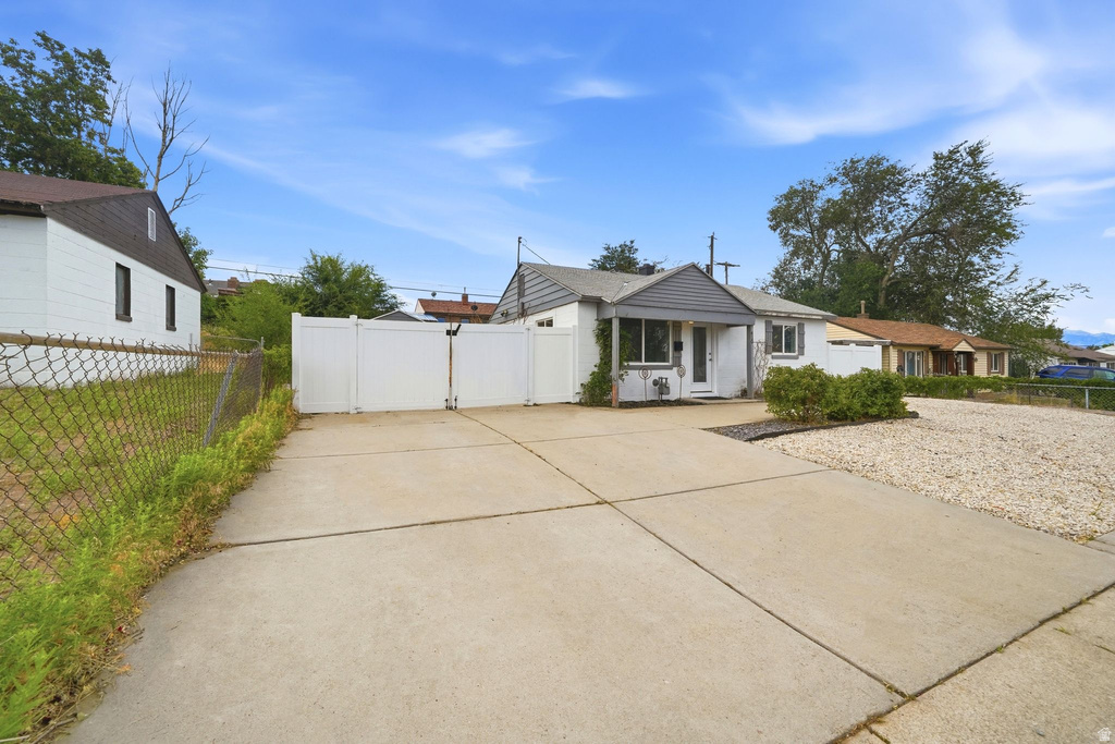 410 E HIGHLAND photo 3