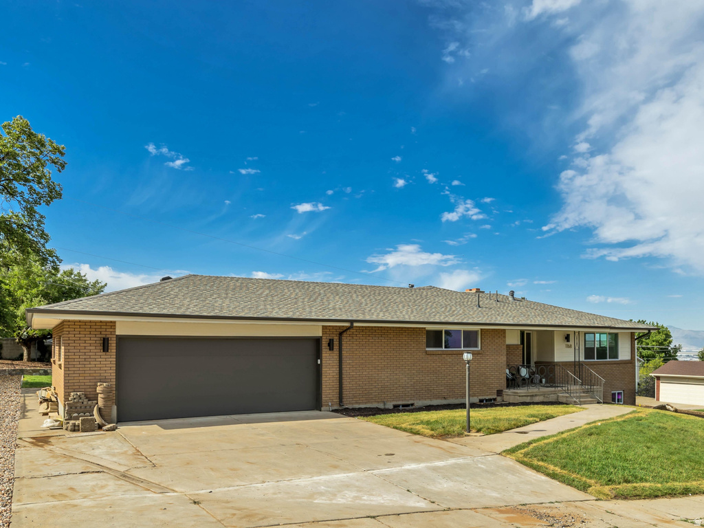 1168 E CENTER ST photo 2