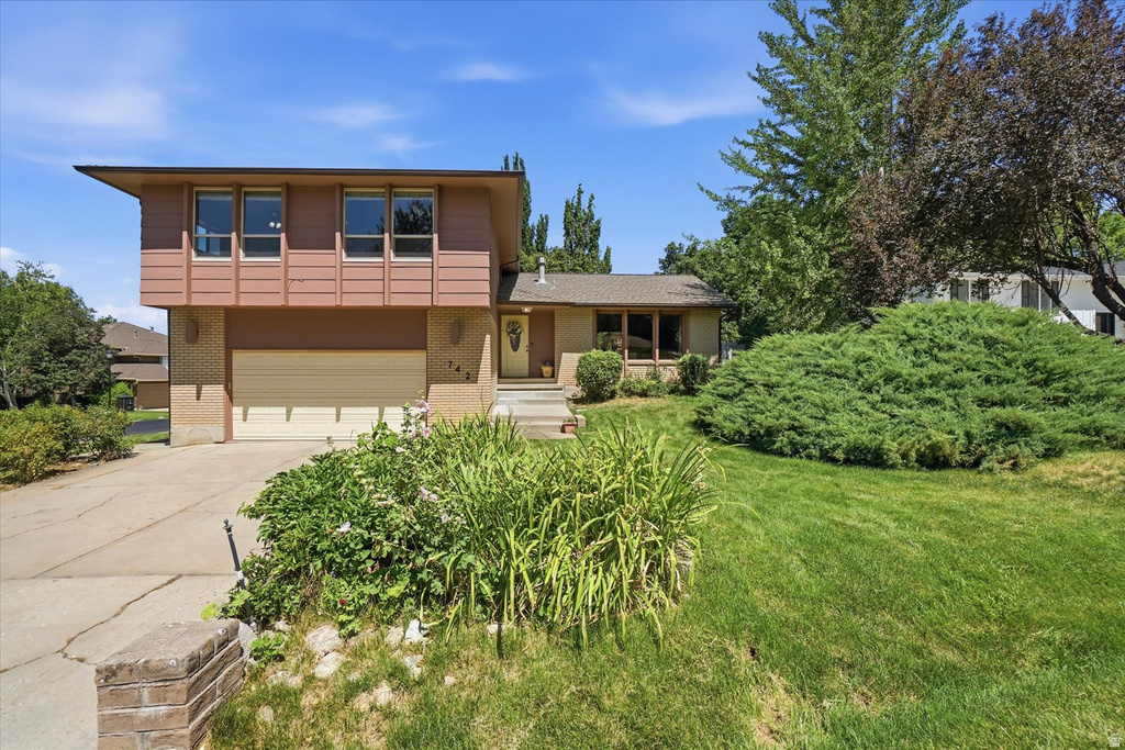 742 SHERINGHAM CT photo 3