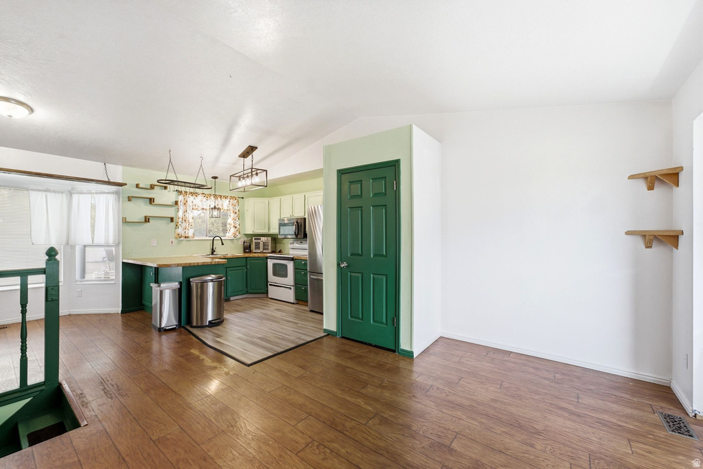 2475 N CHURCH ST photo 2
