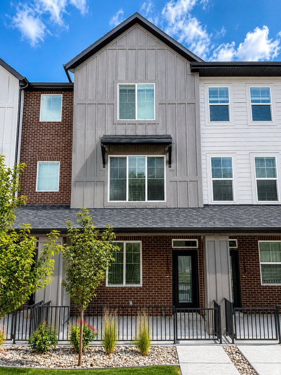 1154 N MERIDIAN W LN photo 2