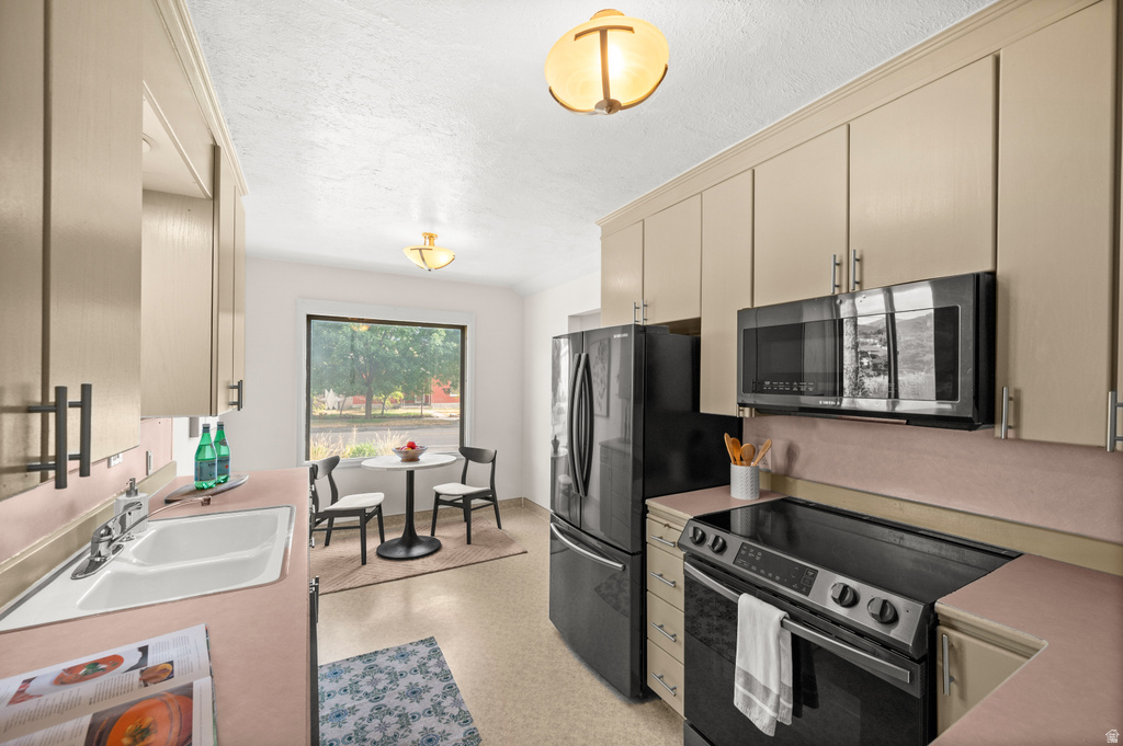 825 E 1700 S photo 5