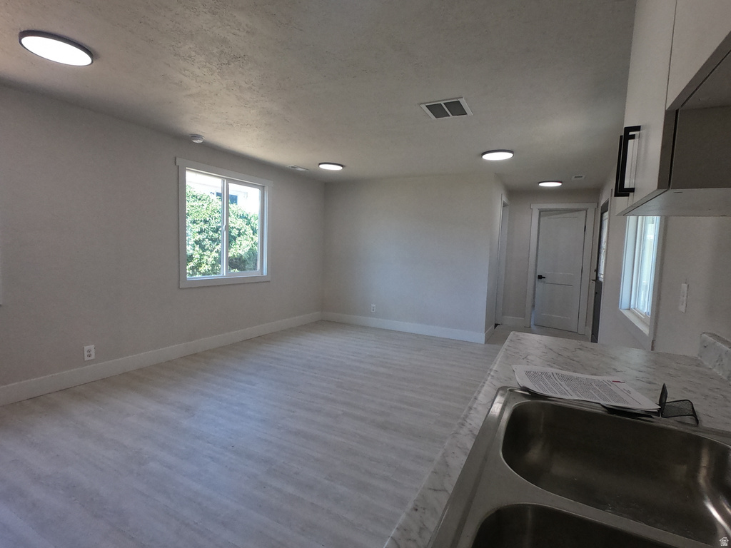 575 N 1350 W photo 4