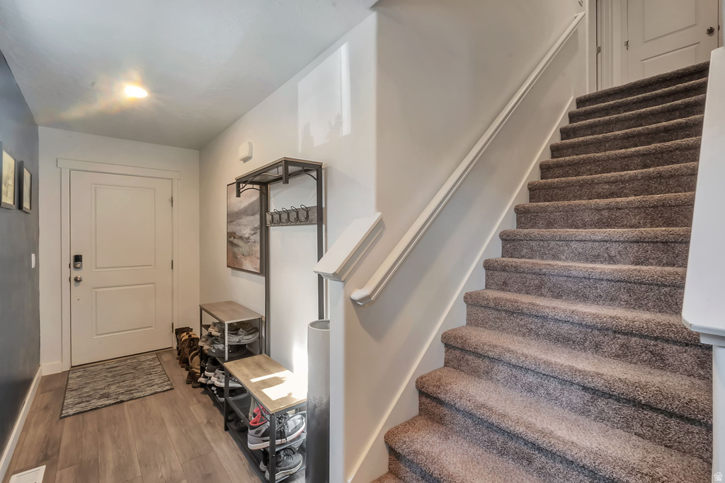 938 W FOX AVE photo 2