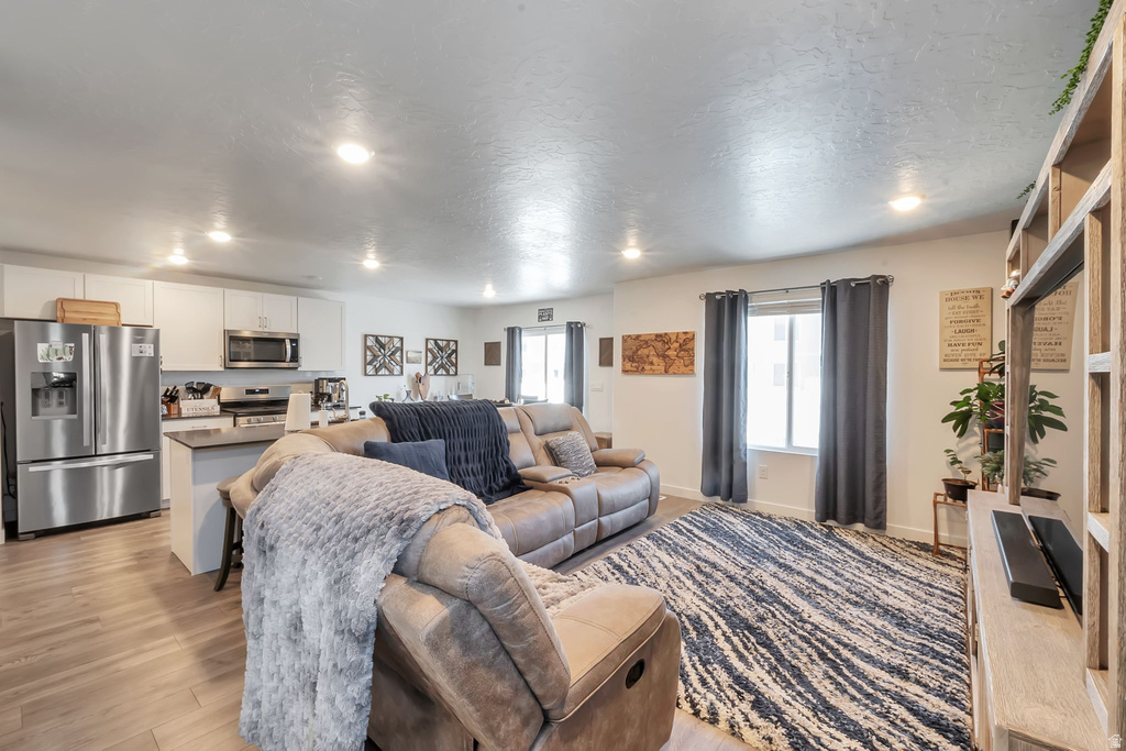938 W FOX AVE photo 3