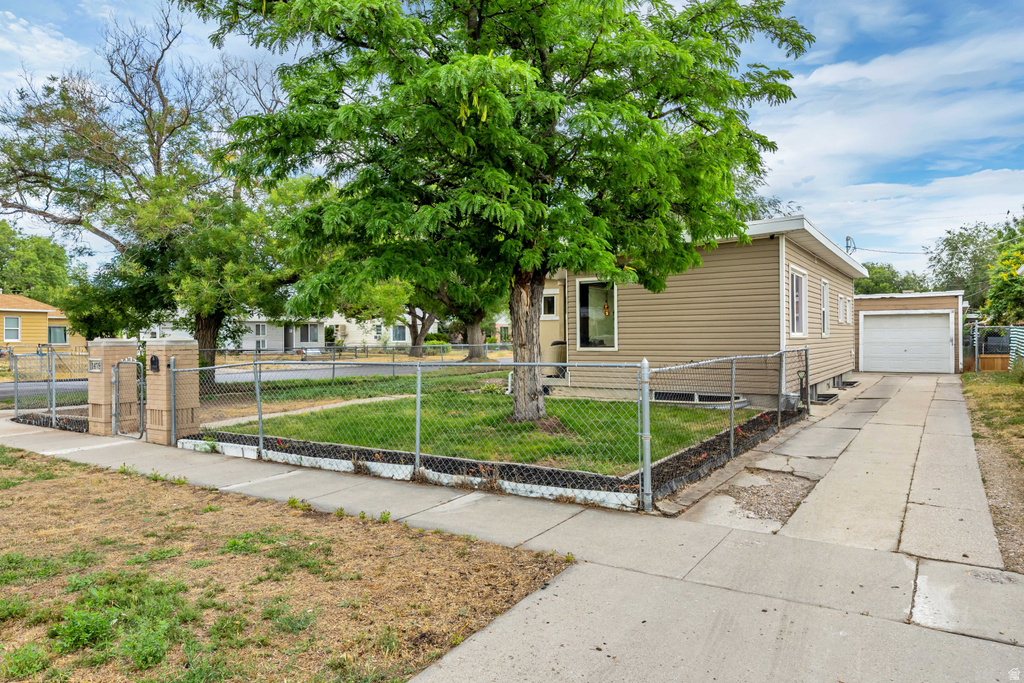1478 W AMERICAN AVE photo 2