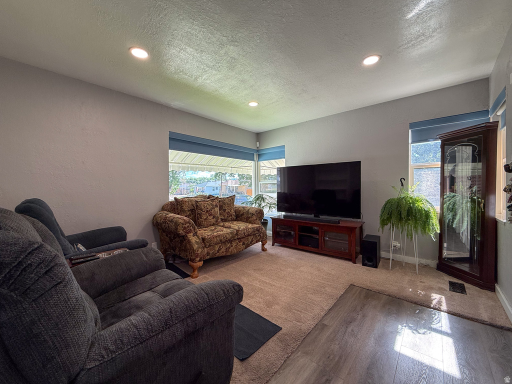 674 N 400 E photo 3