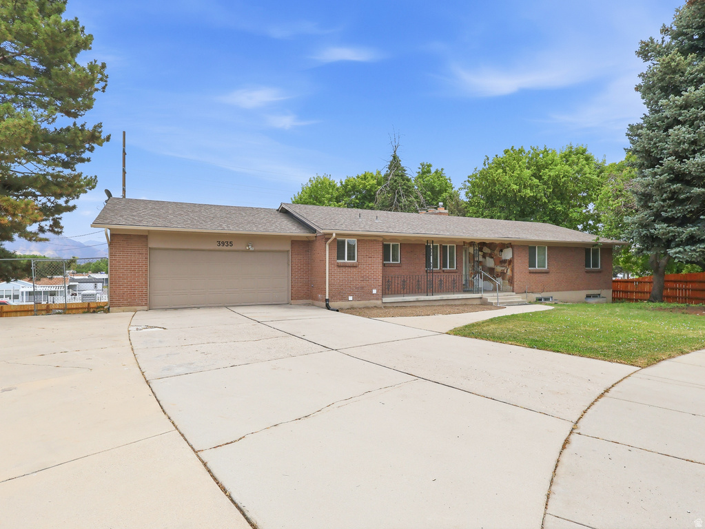 3935 S PHARAOH CIR photo 2