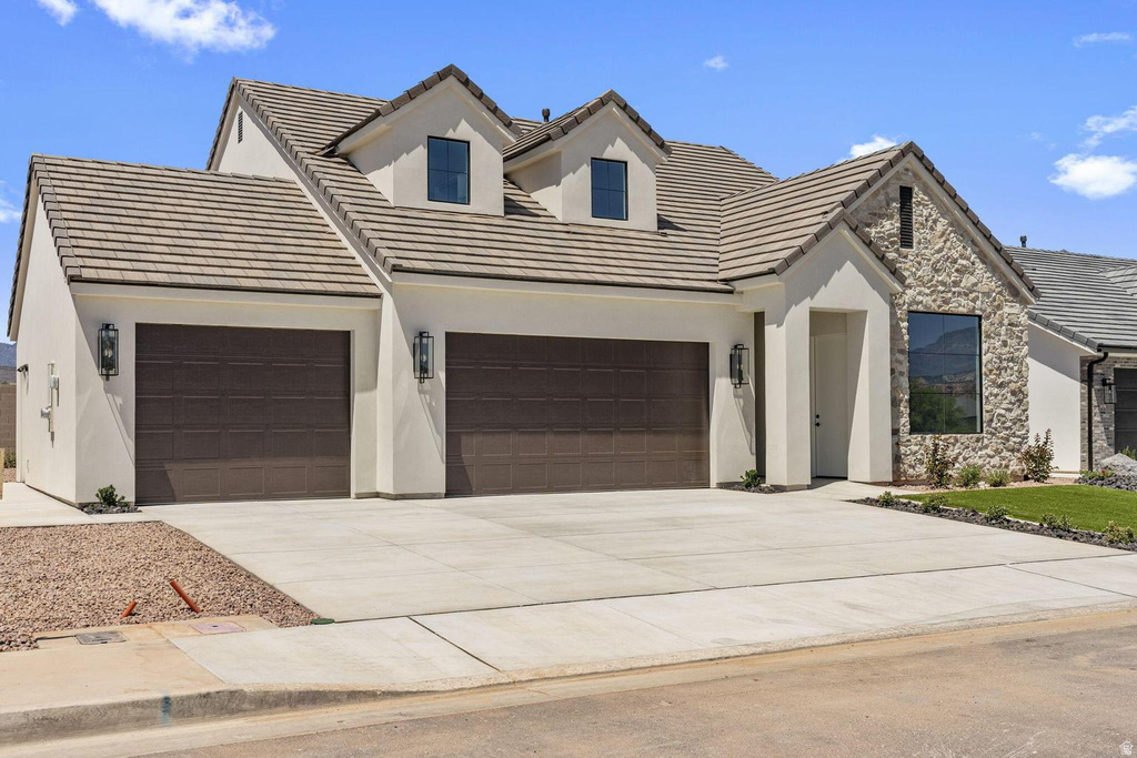 2401 PATRICIA DR photo 3