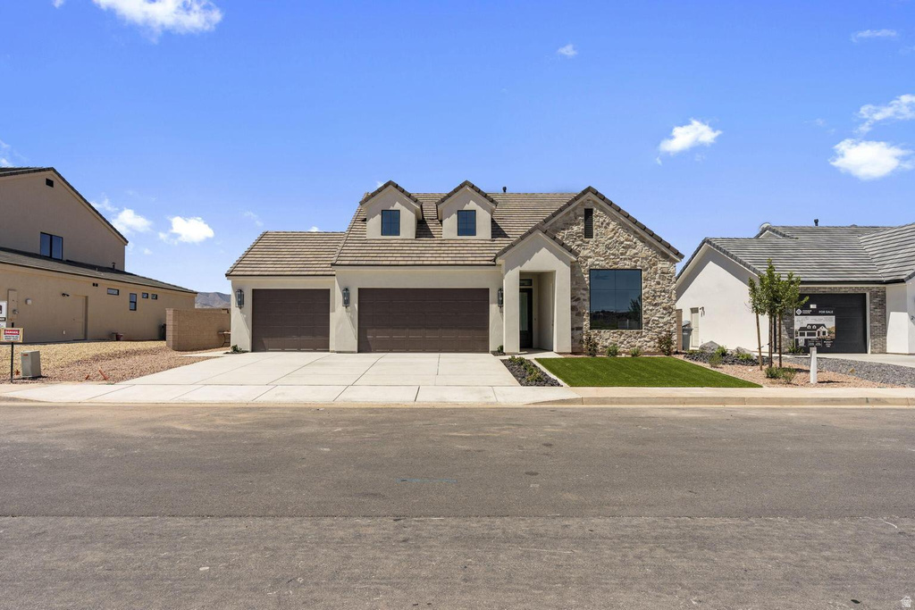 2401 PATRICIA DR photo 2