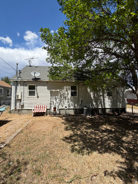 456 E 200 N photo 3
