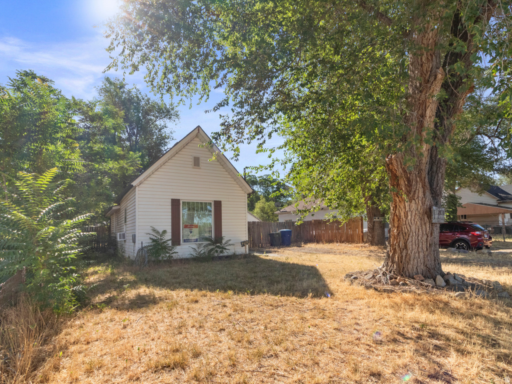 3296 OGDEN AVE photo 2