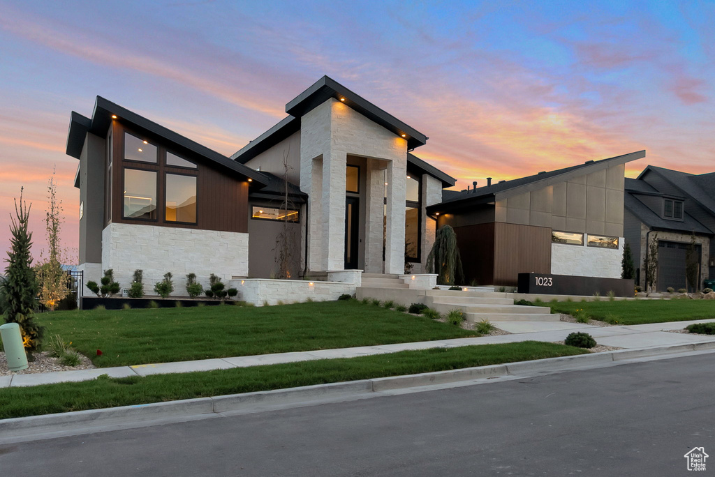 1023 W REINING WAY photo 2