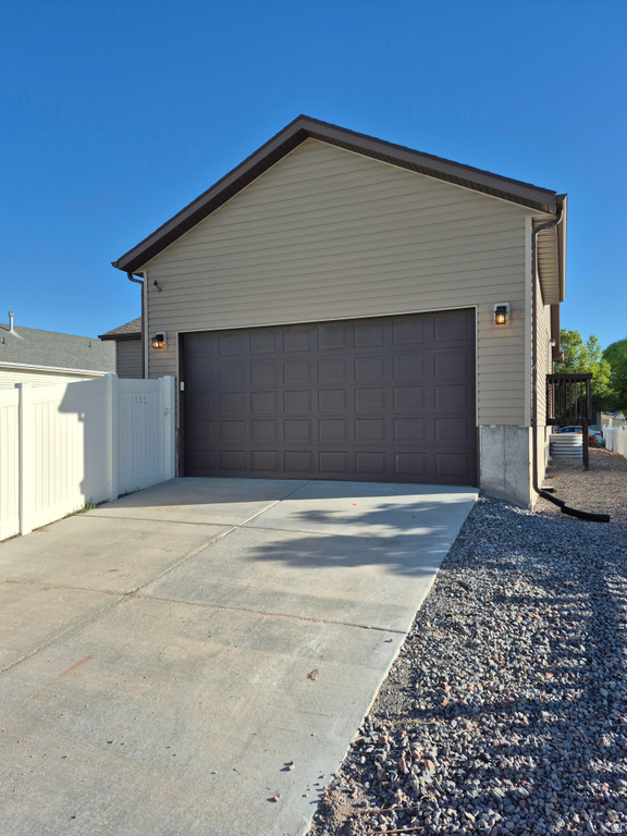 1896 E JUNIPER DR photo 3