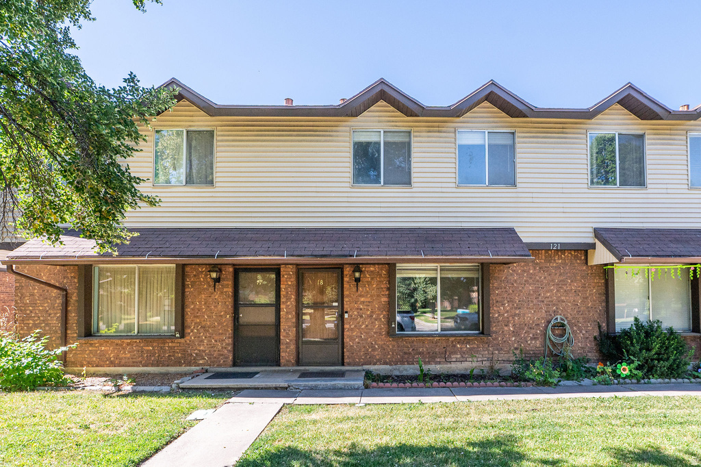 121 E SOUTHWELL N photo 2