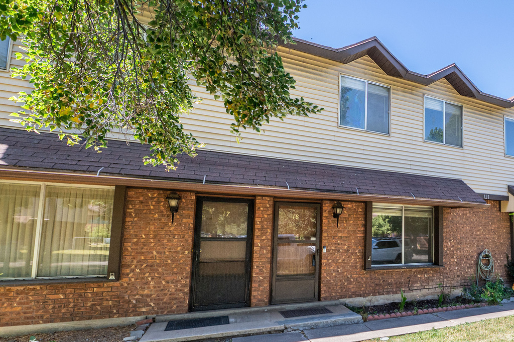121 E SOUTHWELL N photo 3
