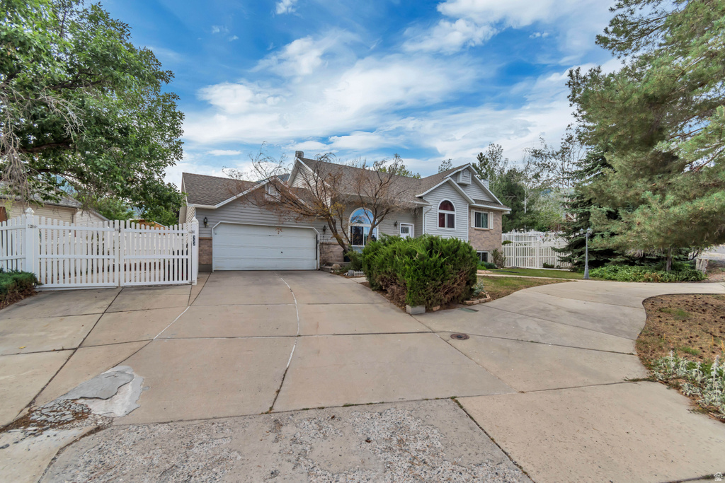 332 E MAGELLAN LN photo 2