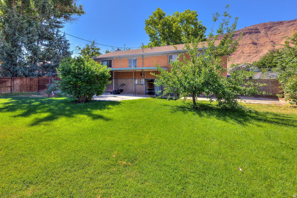 427 HUNTRIDGE DR photo 2