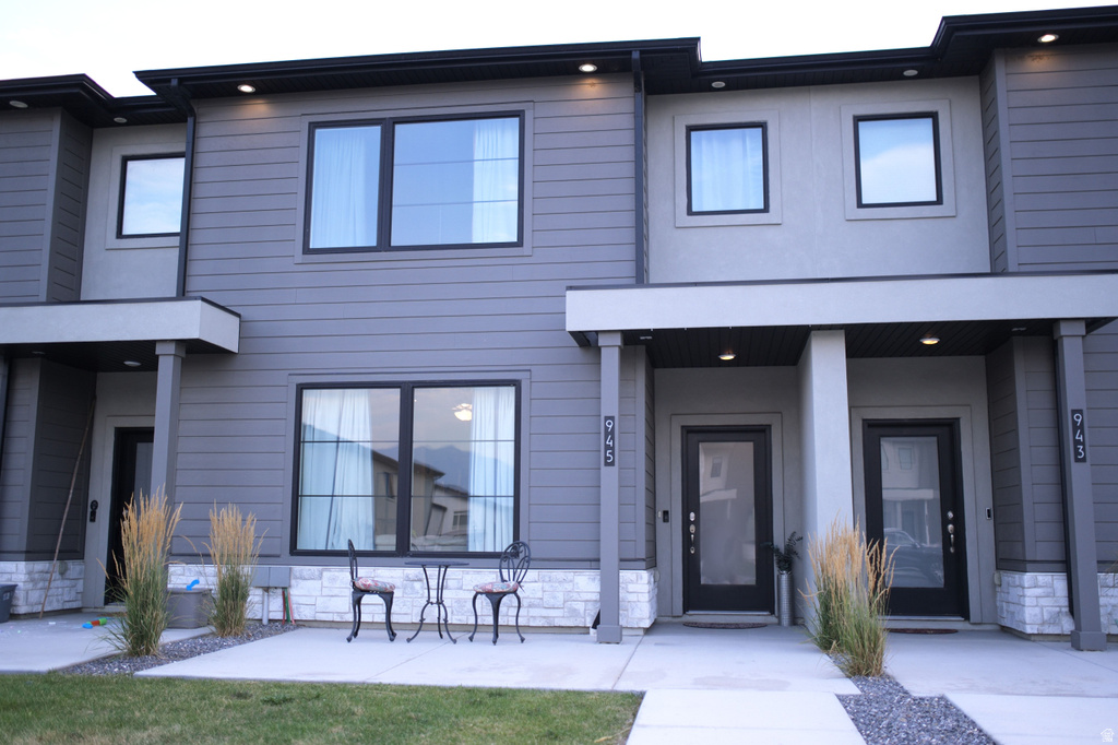 945 S 950 W photo 2