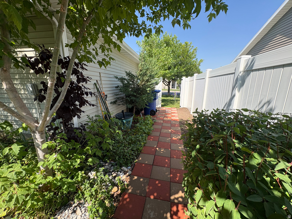 922 N 480 W photo 2