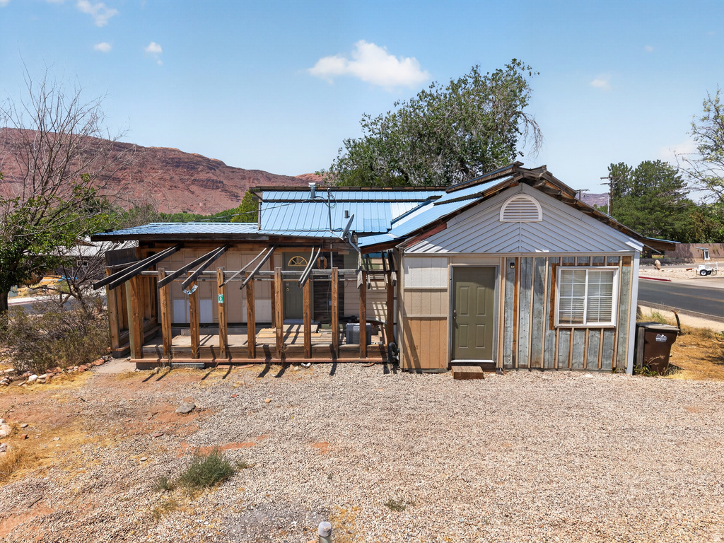 811 MILLCREEK DR photo 3