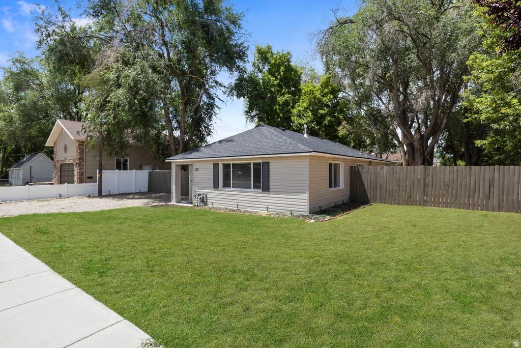 213 KING ST photo 2