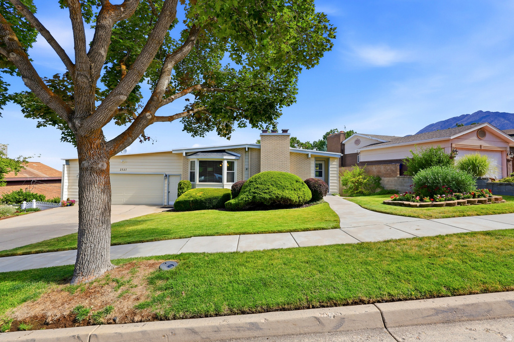 2327 E CAVALIER S DR photo 3
