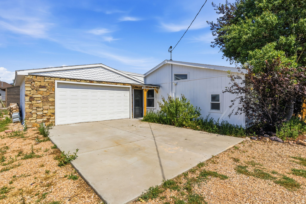 4270 N RIVER RD photo 3