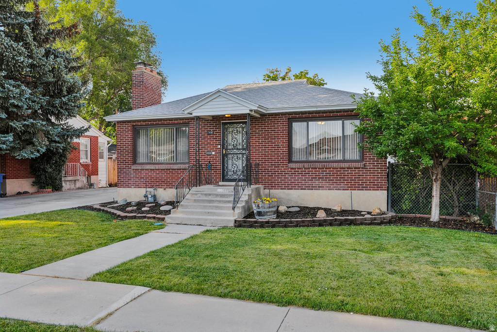 718 E ELGIN AVE photo 2