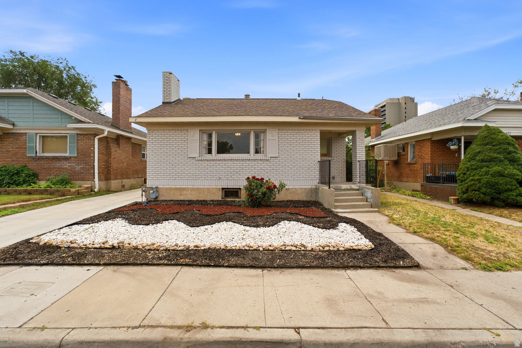 208 E WESTMINSTER AVE photo 2