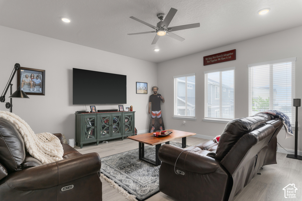 Living area featuring light wood-finish flooring, recessed lighting, and a ceiling fan