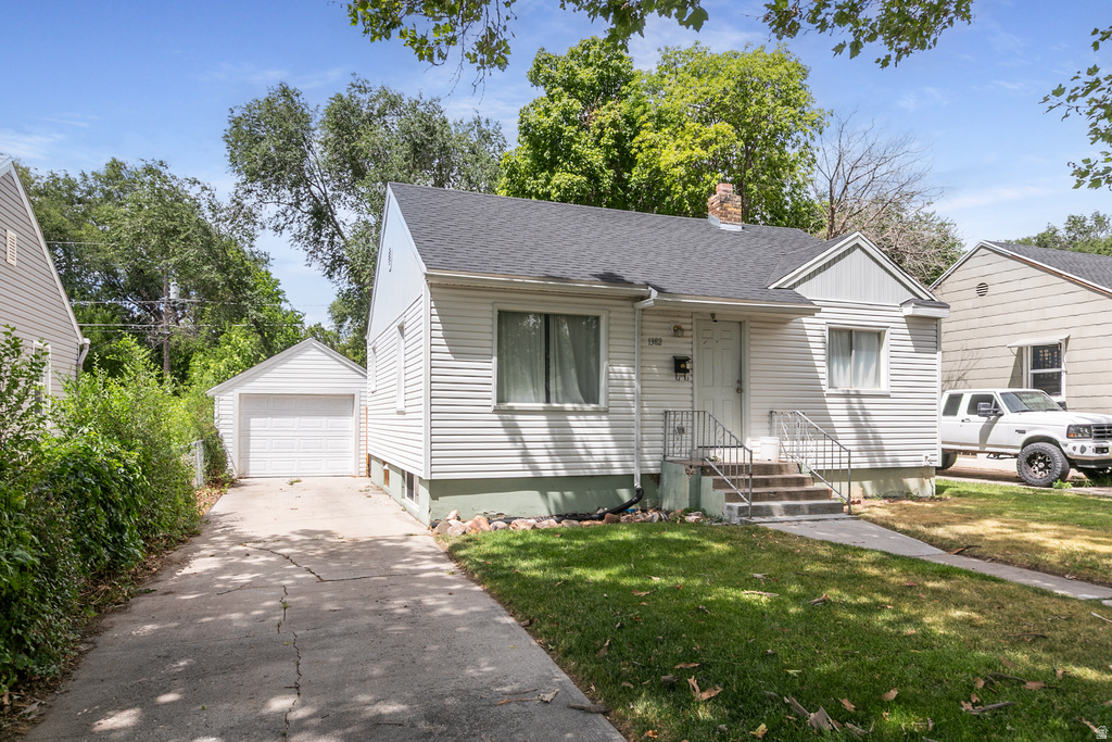1382 SWAN ST photo 3