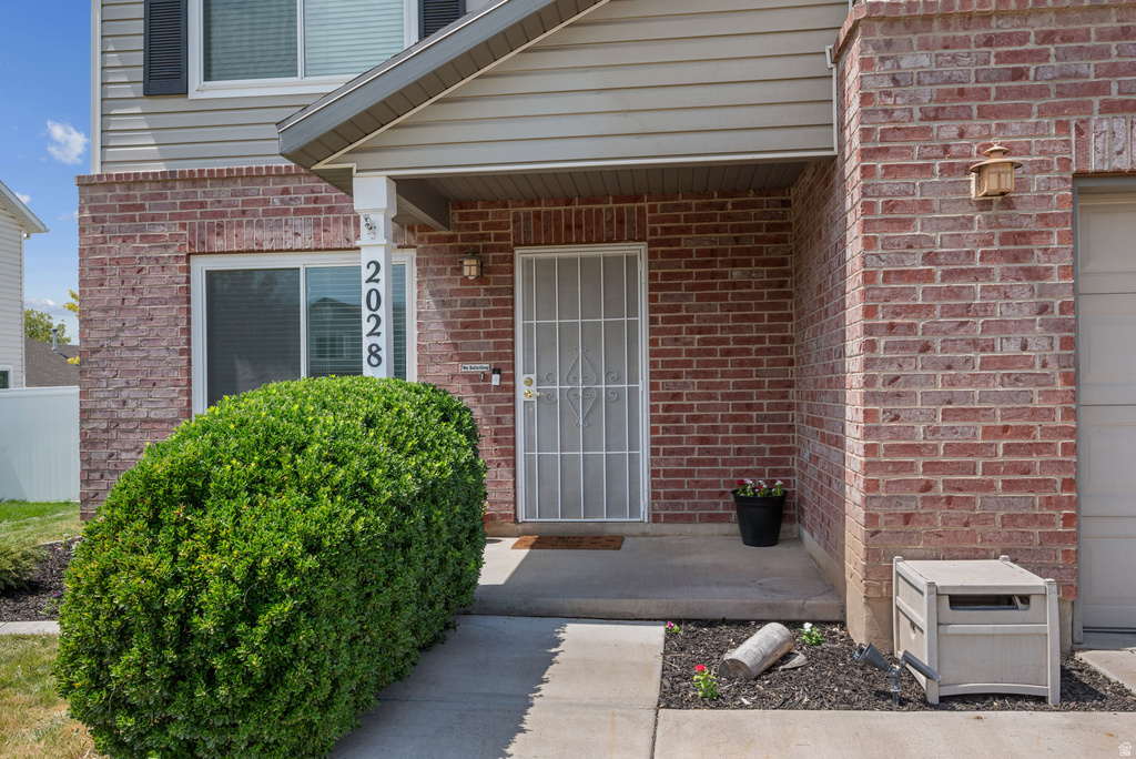 2028 S 875 E photo 3