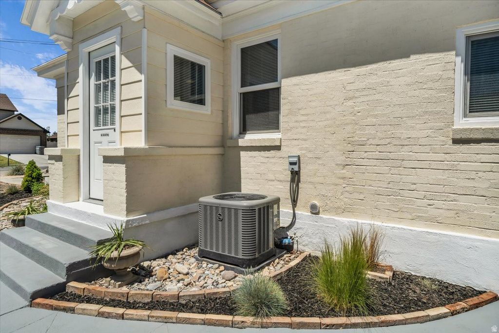 219 S 100 W ST photo 5