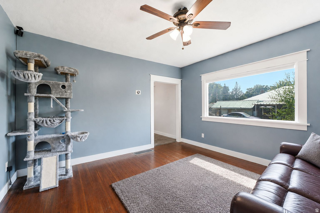 629 DOUGLAS ST photo 3