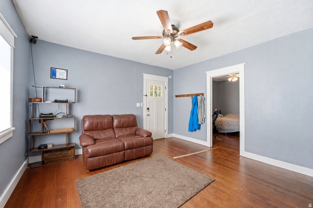 629 DOUGLAS ST photo 2