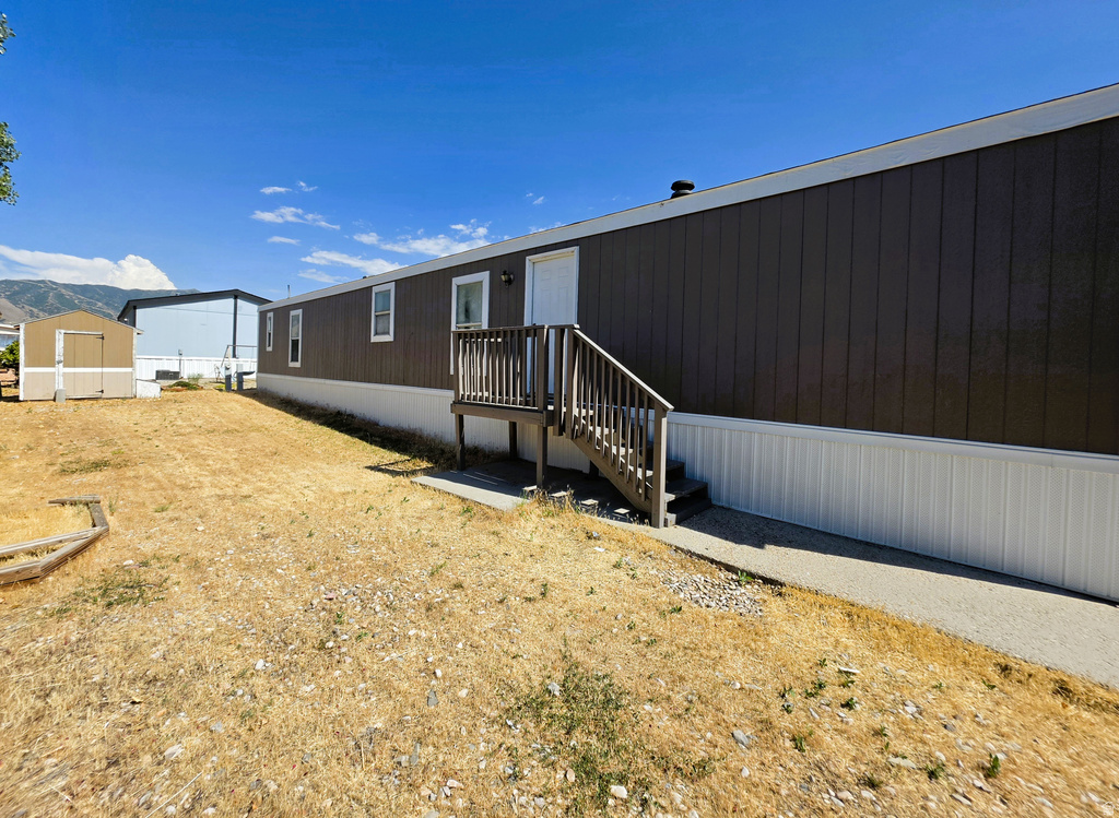 1604 N 180 E photo 2